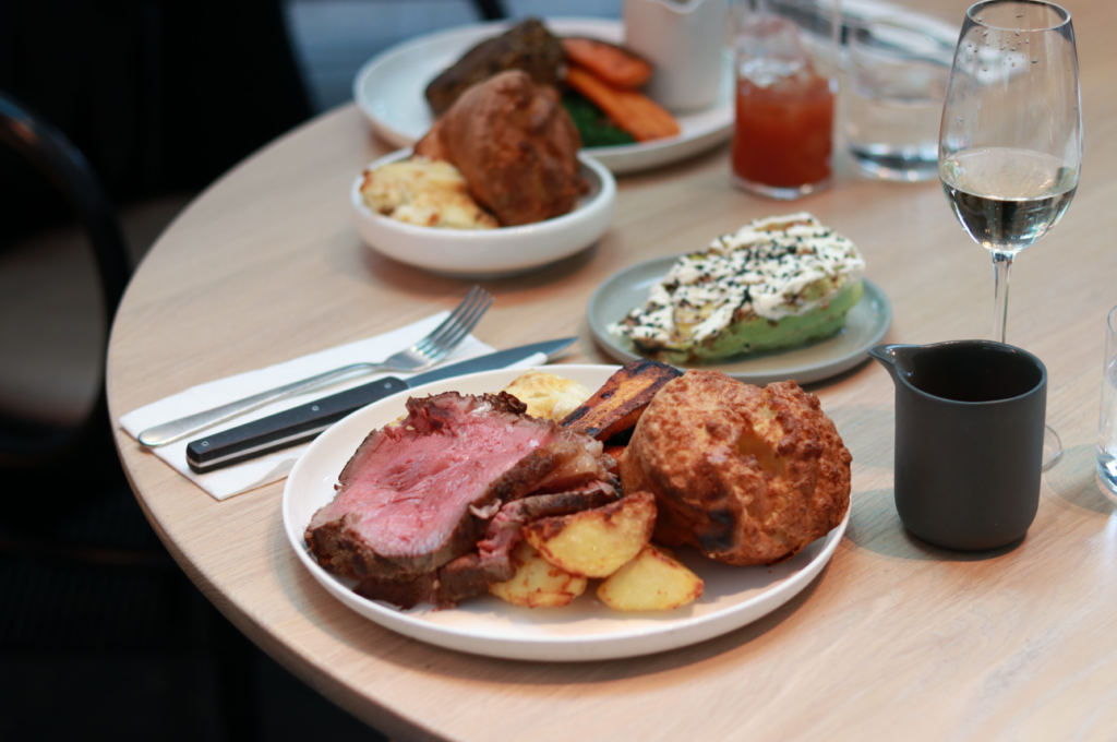 Sunday Roasts In Kitchen E20 The Stratford Hotel